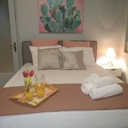 Ellie's Cozy With Yard 아파트 아테네